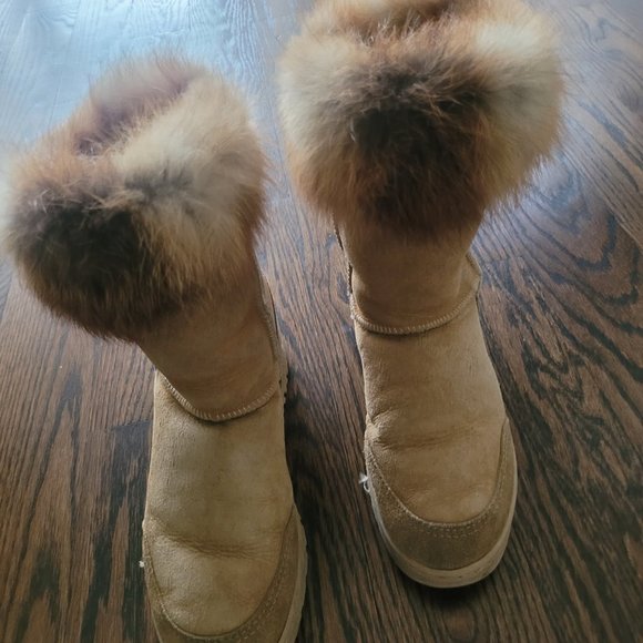 Ugg Boots with real Fox fur, Size 8, Tan color. - Picture 2 of 5